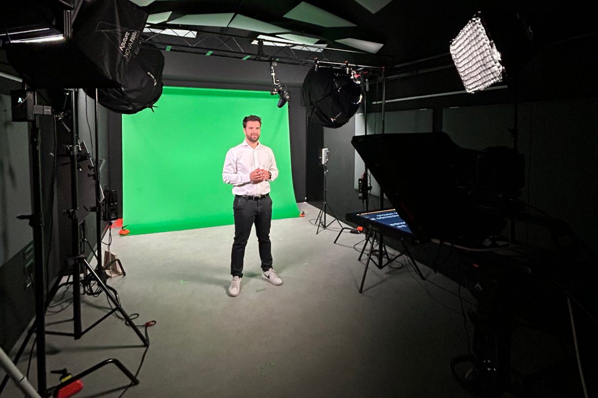 Jacopo Manotti standing in front of a green screen in a recording studio